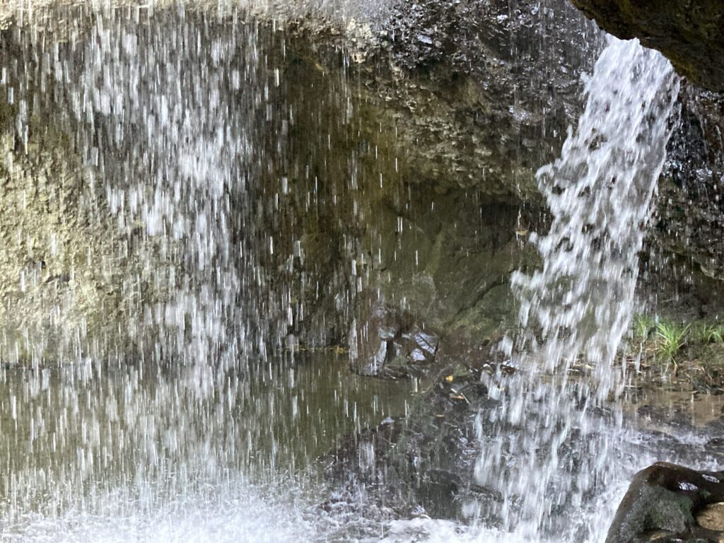 月待の滝