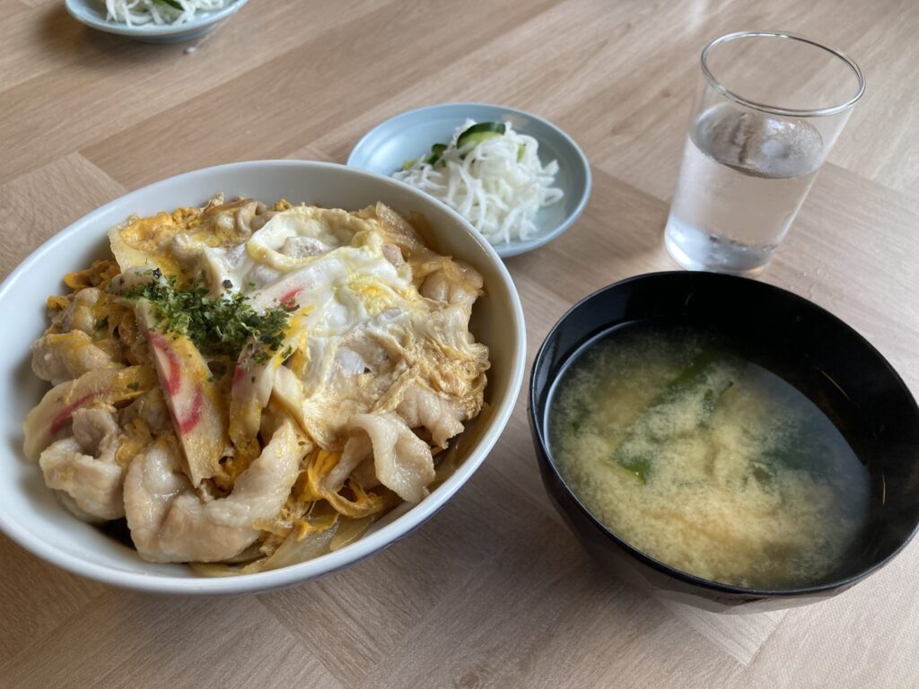 桜川市 いさみ食堂の肉丼