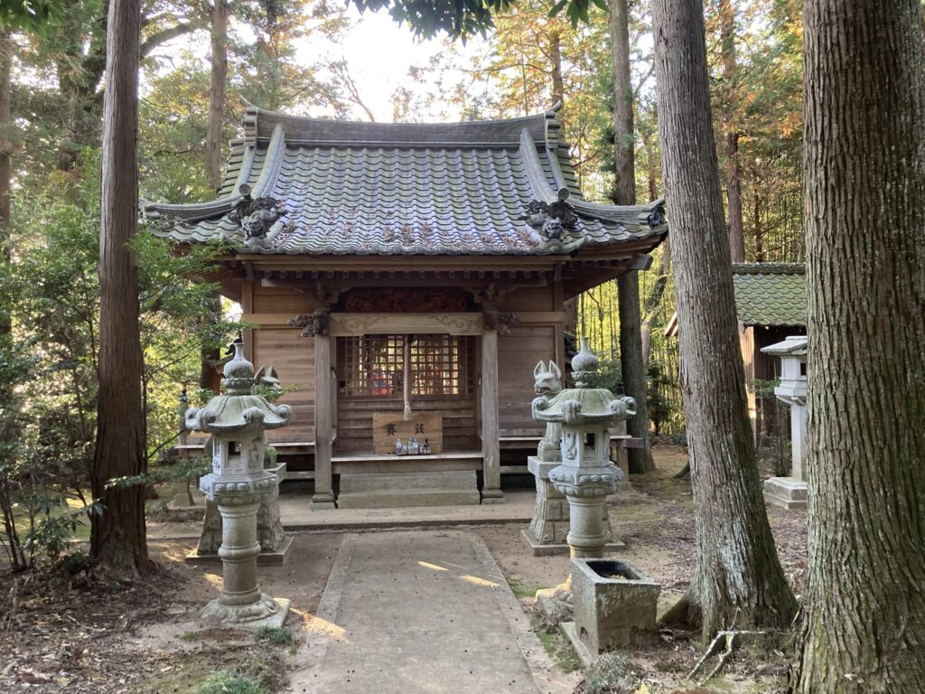 晴明稲荷大明神の拝殿